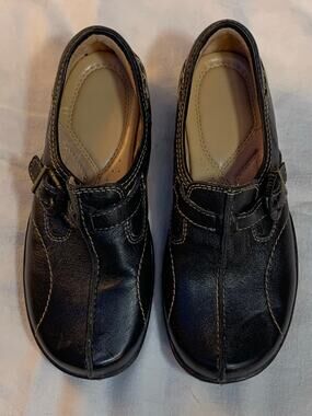 Naturalizer Brand Leather Loafers w/straps (Size 6M)